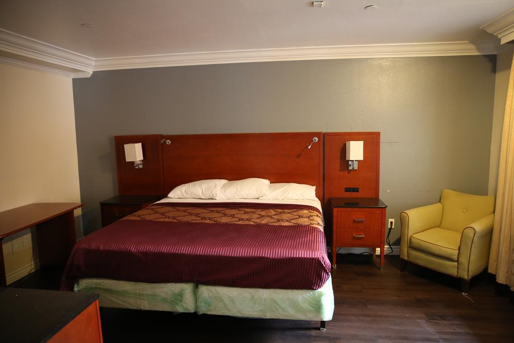 Chateau Inn & Suites Дауни Екстериор снимка